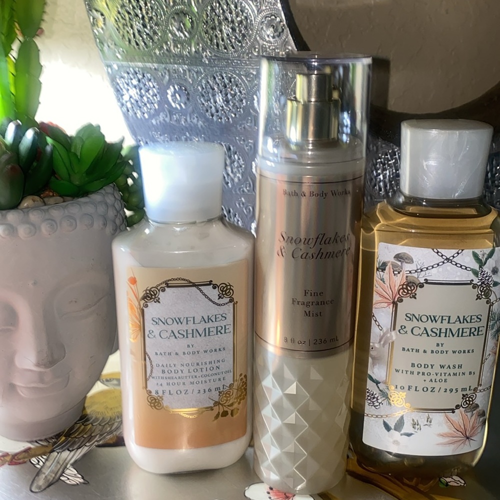 Nothing and Bodyworks Snowflakes and Cashmere gift set combo - Picture 2 of 3